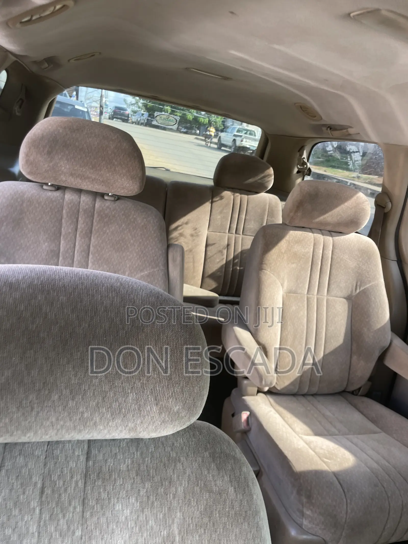 Toyota Sienna 2000 Gold