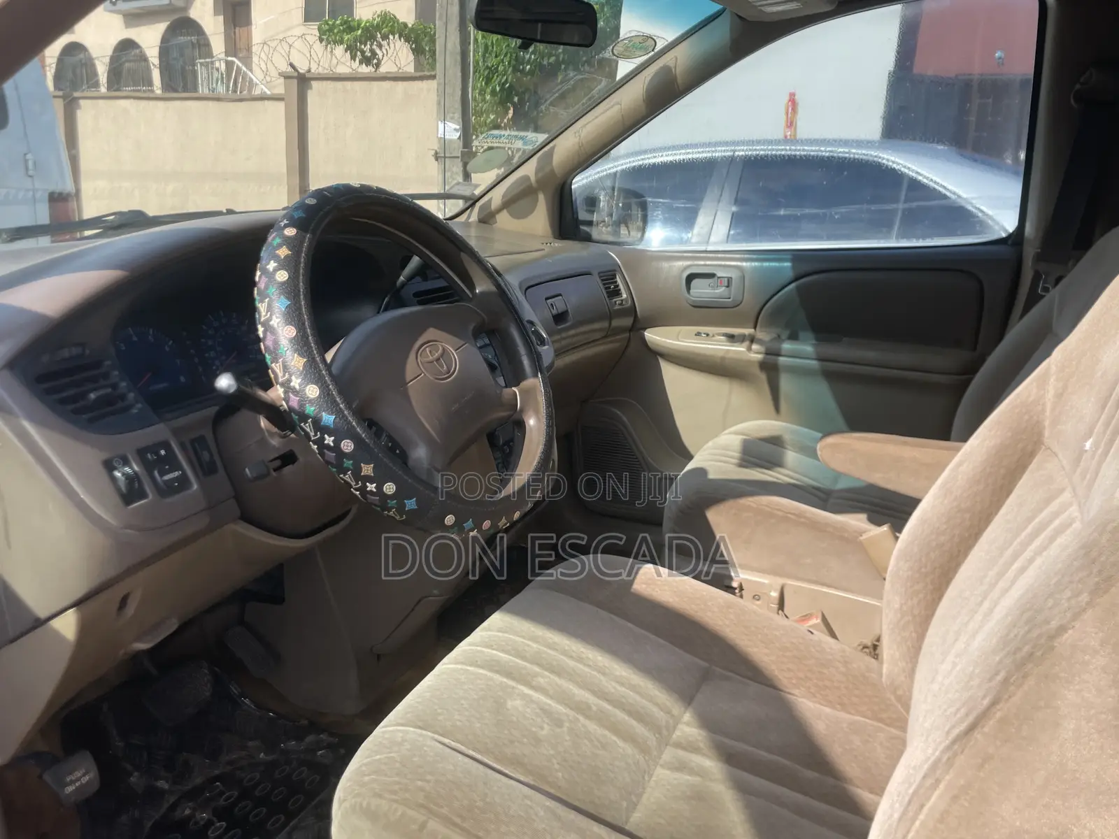 Toyota Sienna 2000 Gold