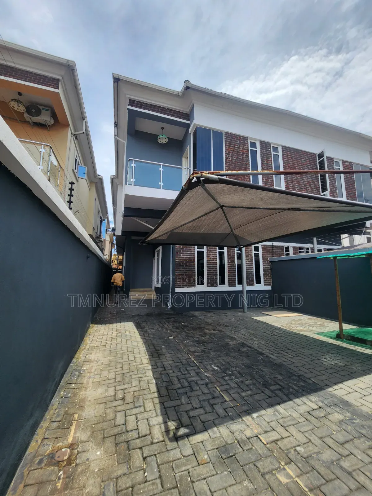 4bdrm Duplex in Chevron for rent
