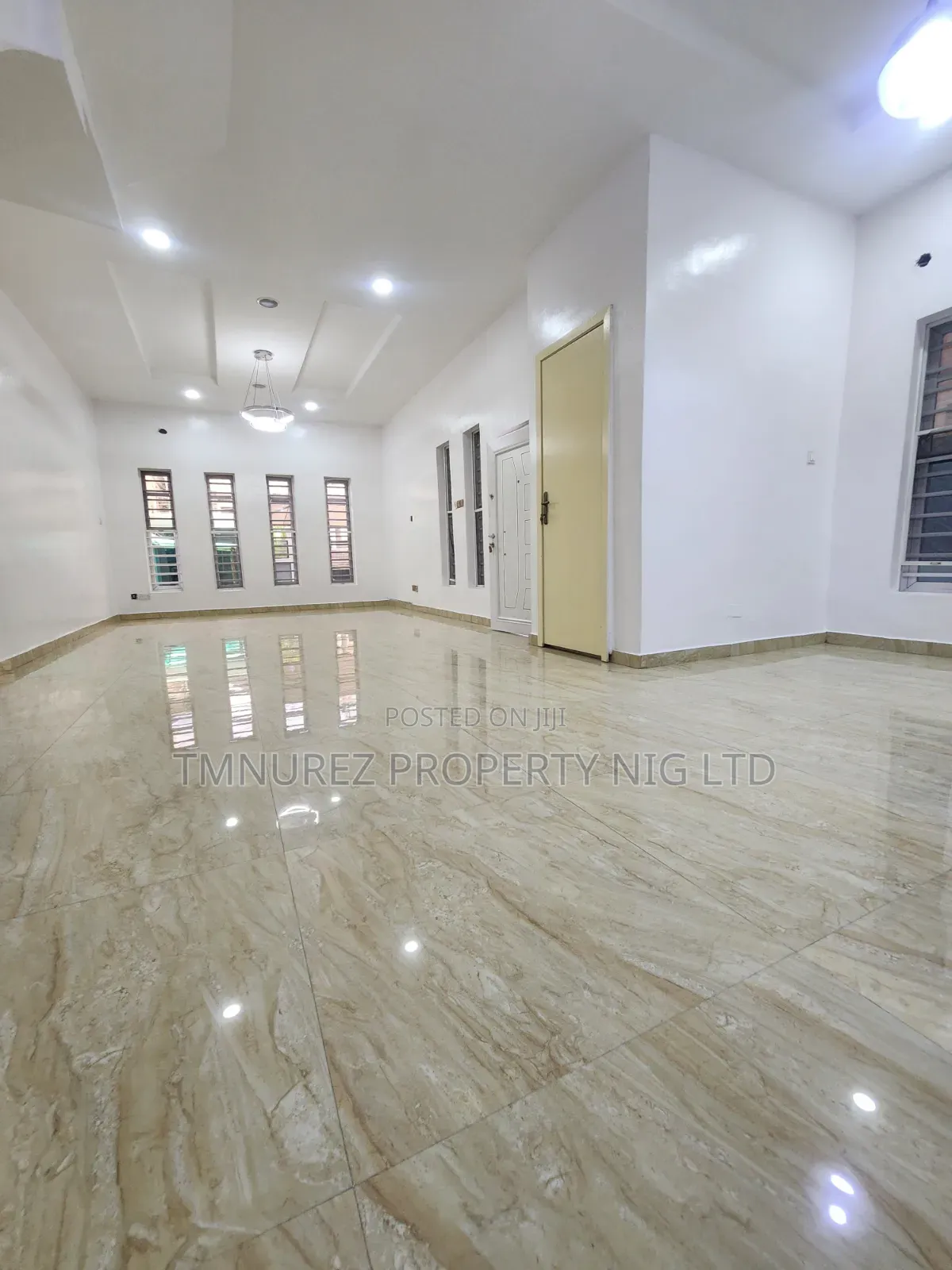 4bdrm Duplex in Chevron for rent