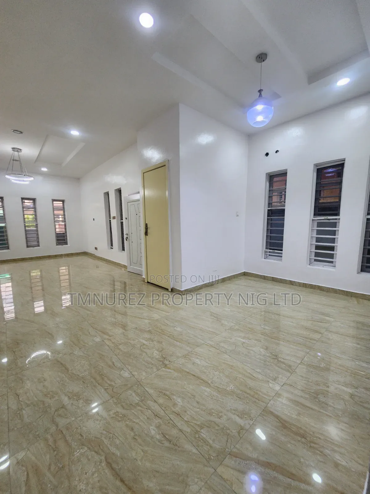 4bdrm Duplex in Chevron for rent