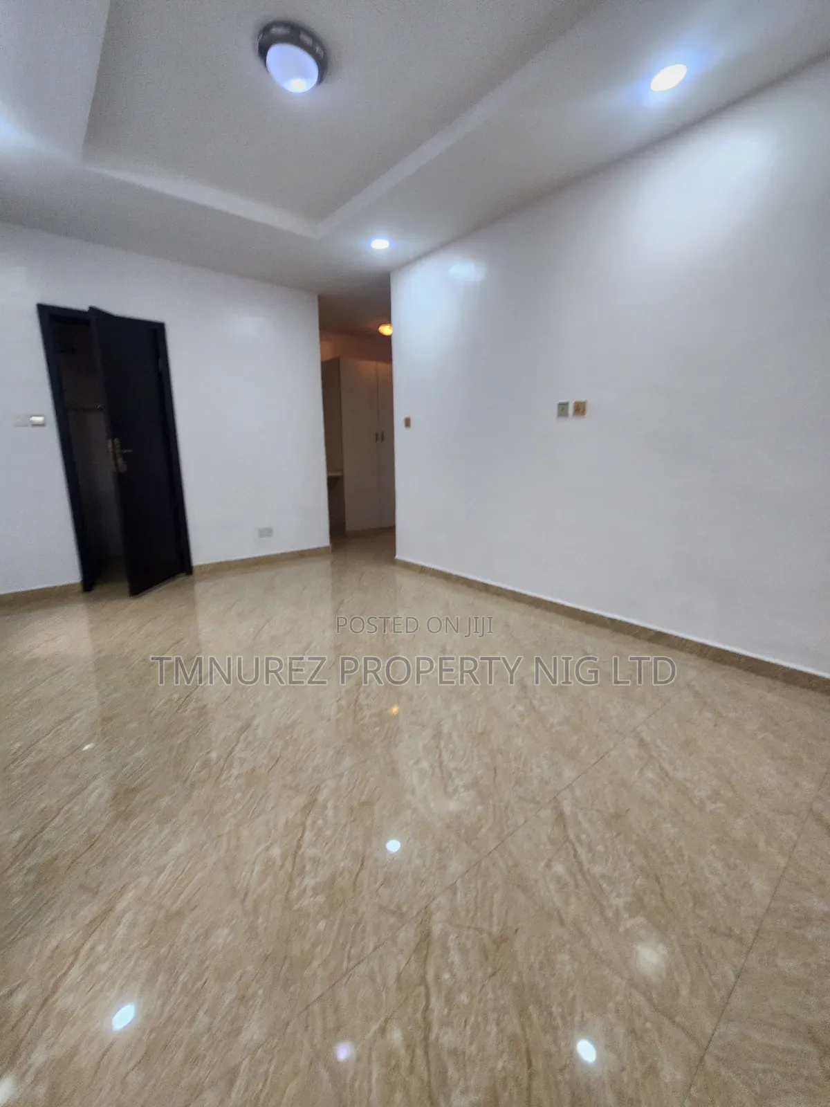 4bdrm Duplex in Chevron for rent