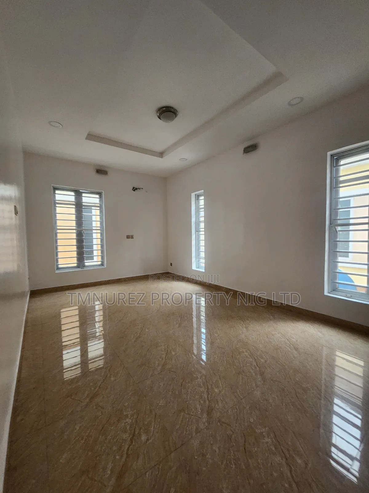4bdrm Duplex in Chevron for rent