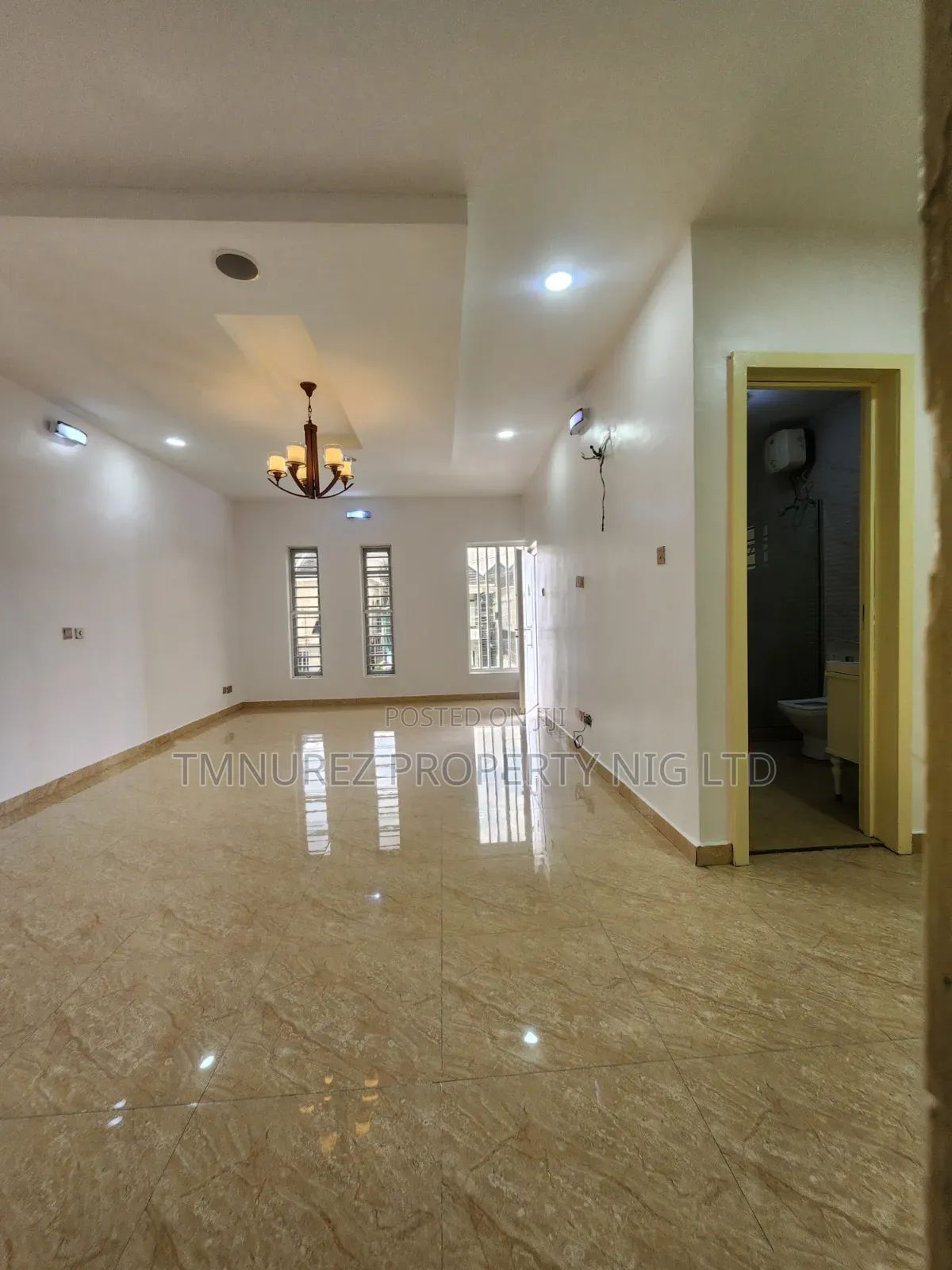 4bdrm Duplex in Chevron for rent