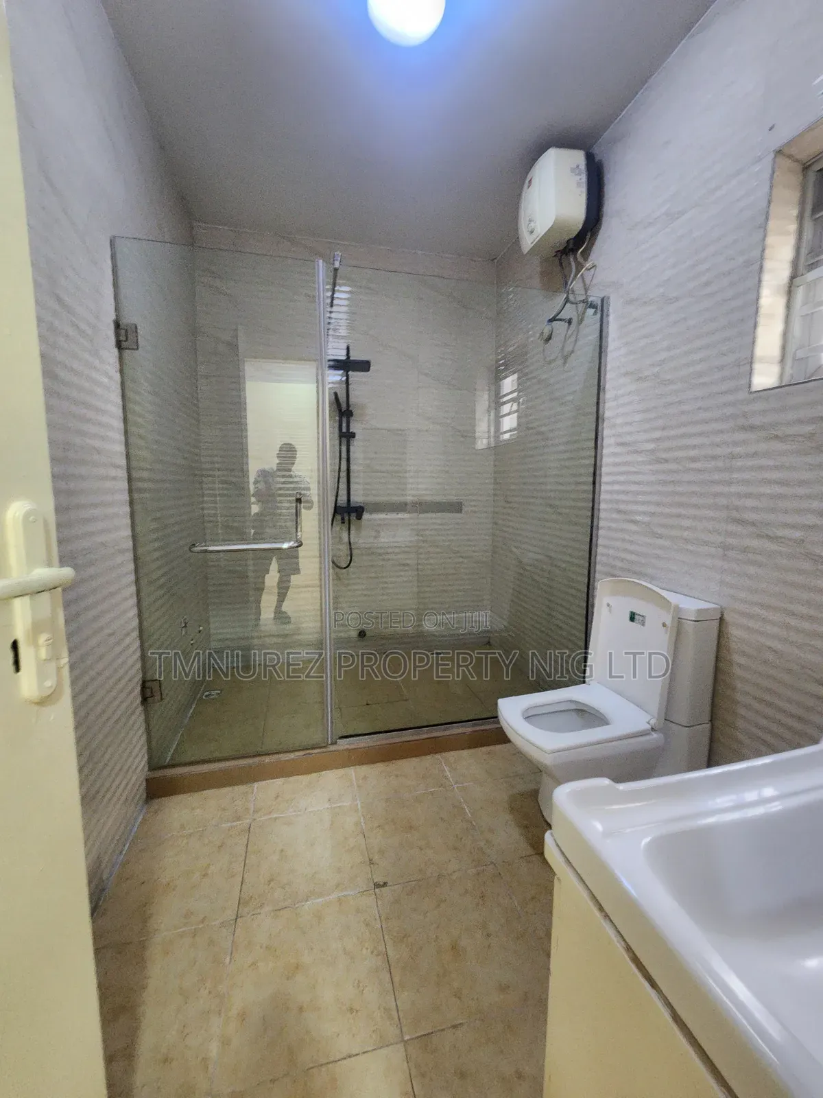 4bdrm Duplex in Chevron for rent