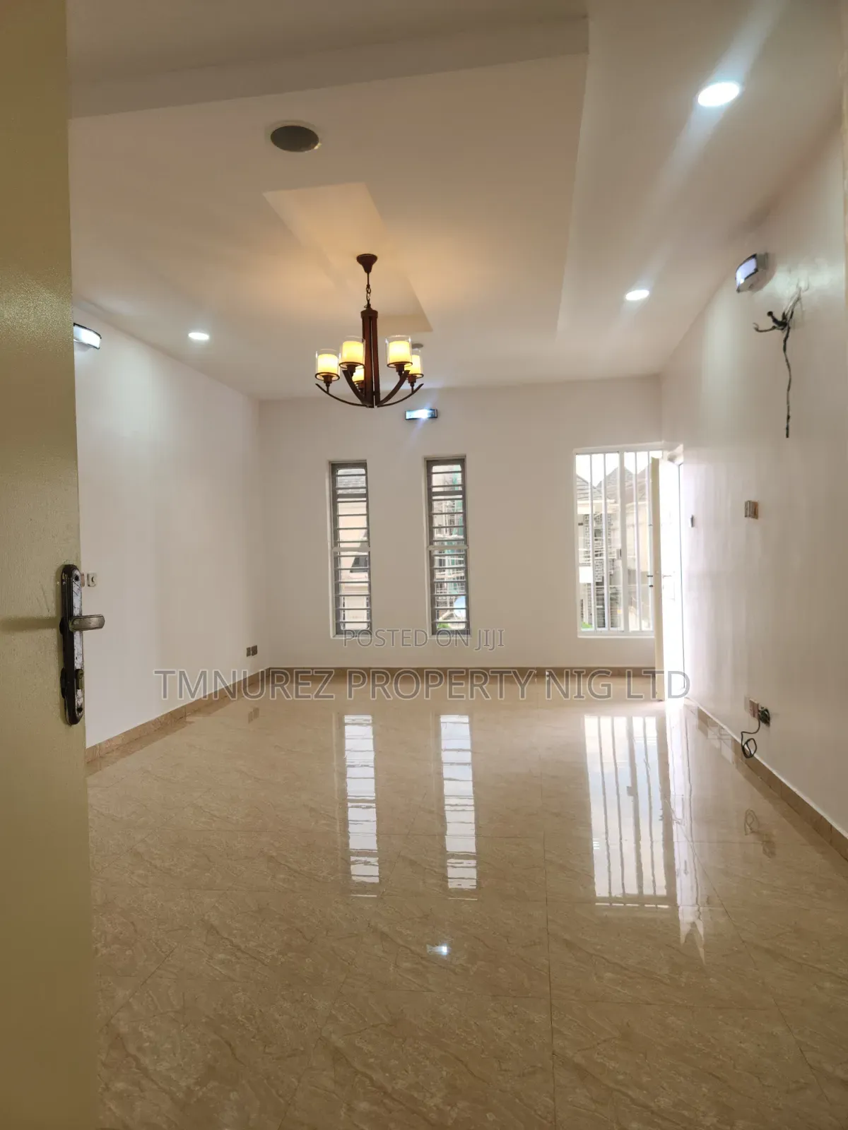 4bdrm Duplex in Chevron for rent