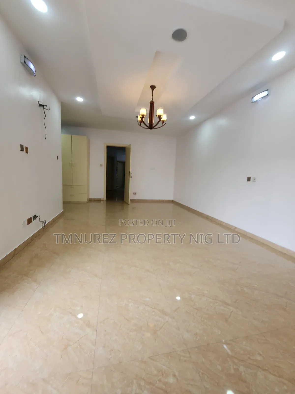 4bdrm Duplex in Chevron for rent