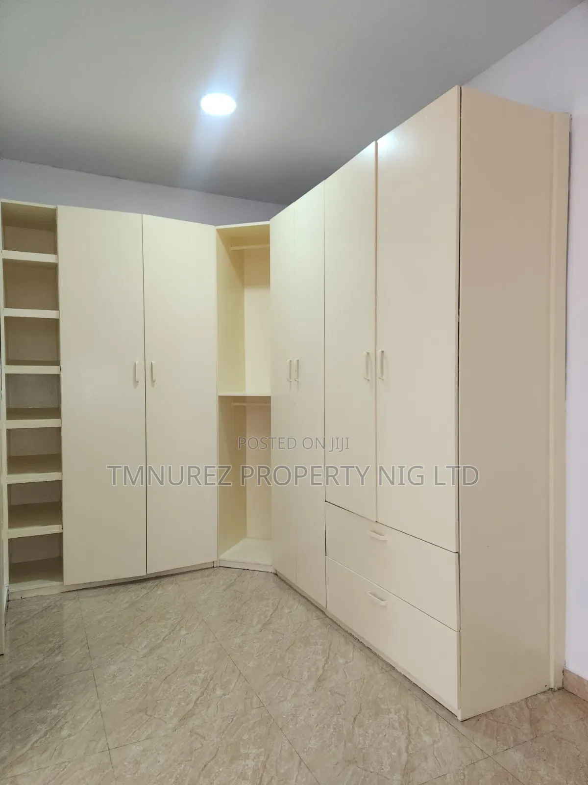 4bdrm Duplex in Chevron for rent