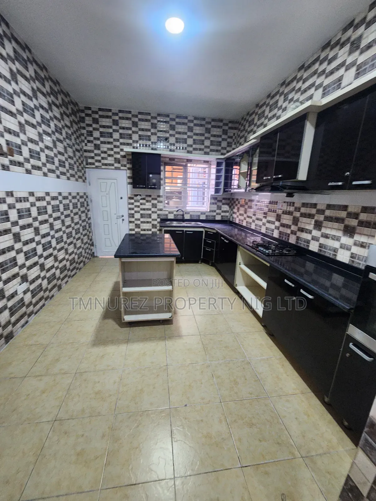 4bdrm Duplex in Chevron for rent