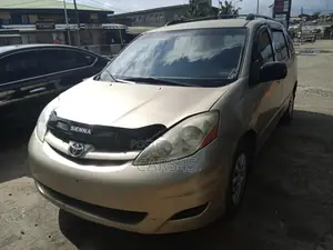 Toyota Sienna 2007 Gold