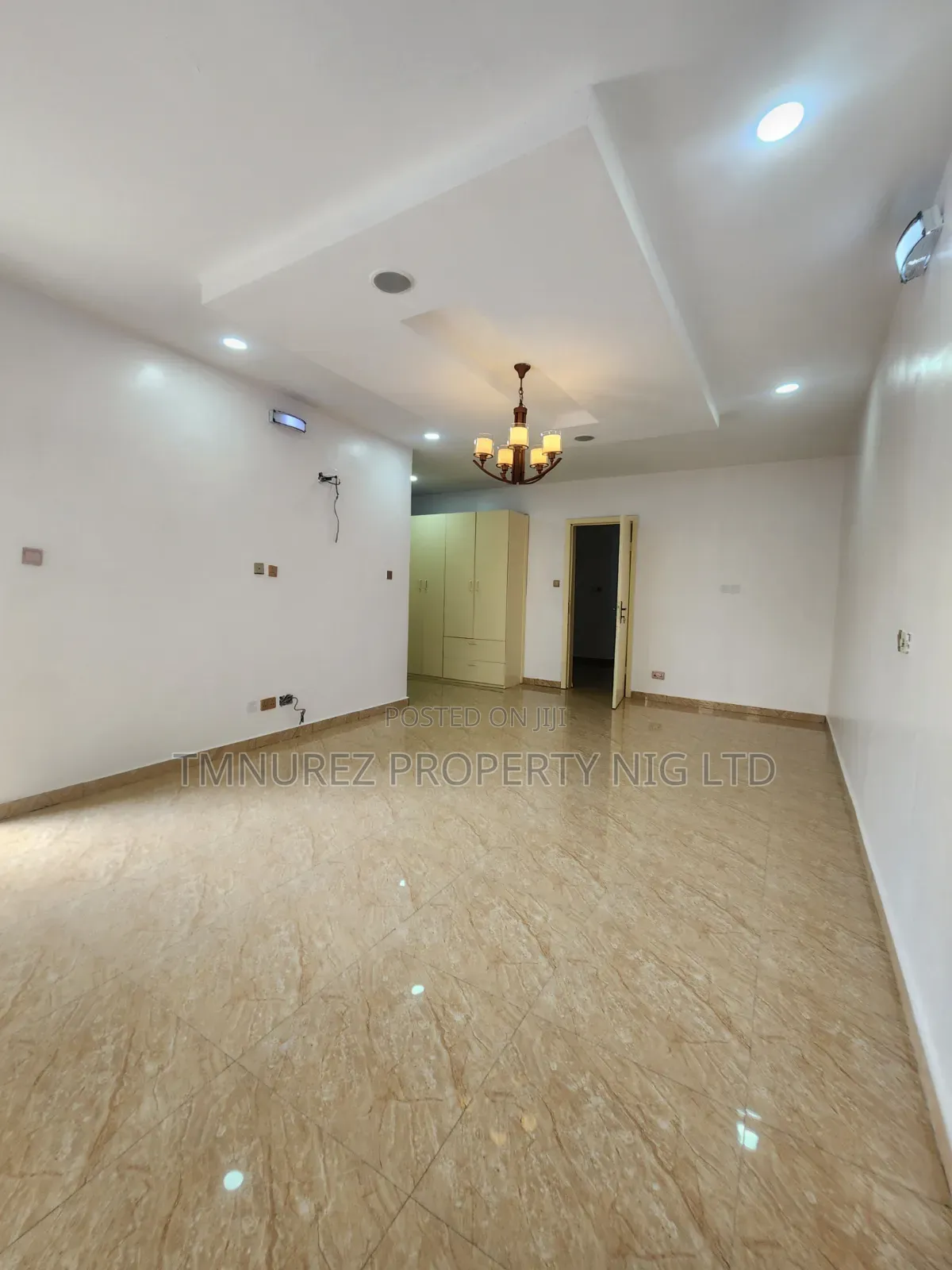 4bdrm Duplex in Chevron for rent