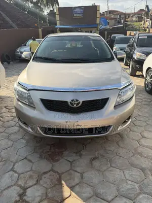 Toyota Corolla 2010 Gold