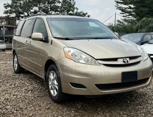 Toyota Sienna 2005 Gold