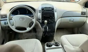 Toyota Sienna 2005 Gold