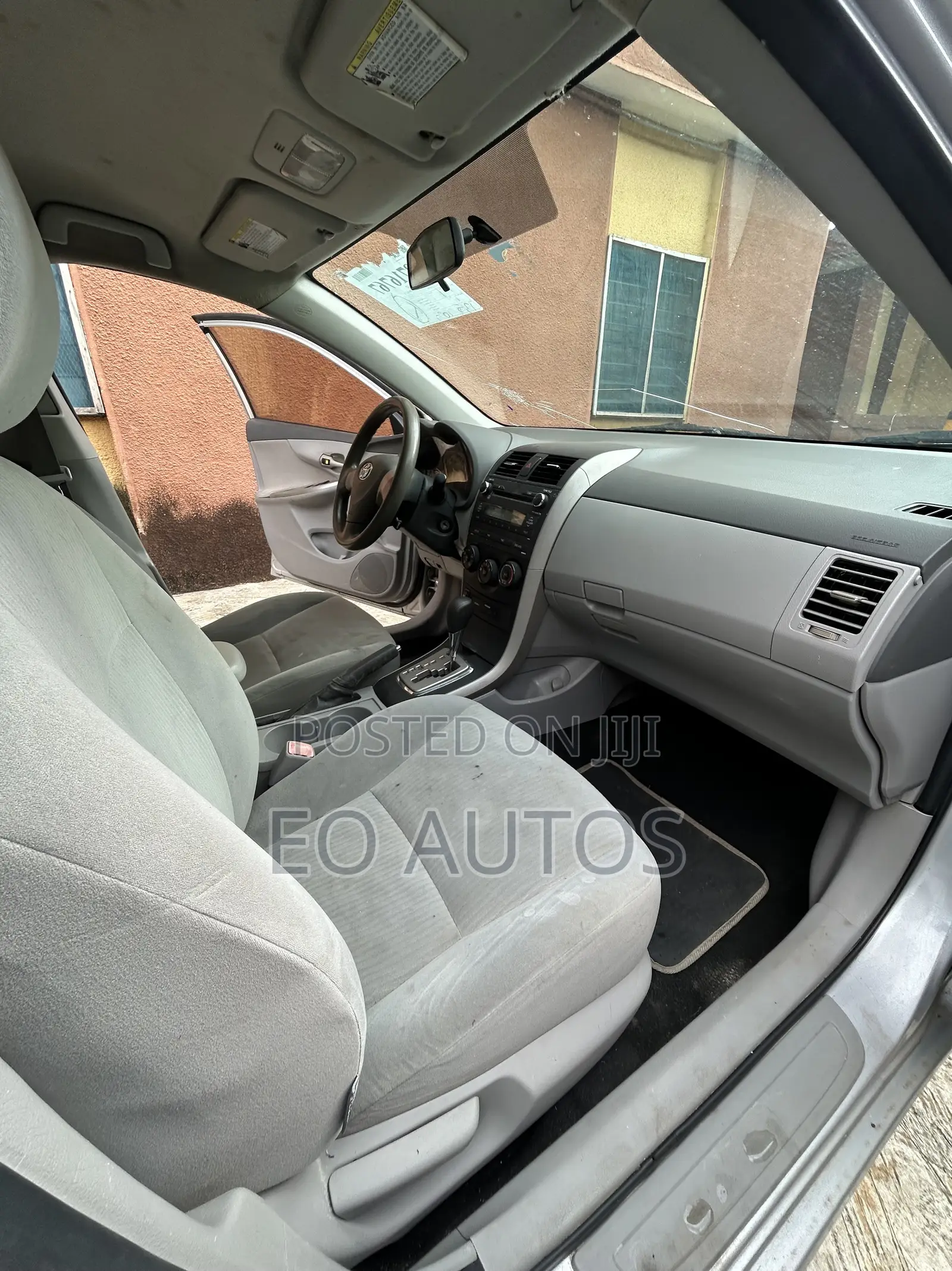 Toyota Corolla 2010 Silver