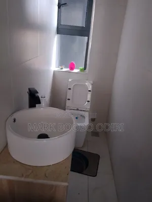 2bdrm Block of Flats in Berra Estate Chevron for rent