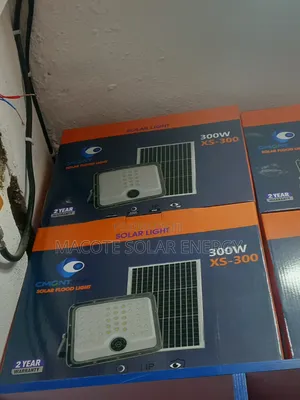 300w Cmontmax Litthium Battery Solar Flood Light