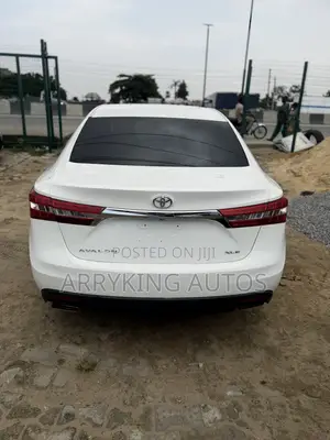 Toyota Avalon XLE 4dr Sedan (3.5L 6cyl 6A) 2014 White