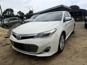 Toyota Avalon XLE 4dr Sedan (3.5L 6cyl 6A) 2014 White
