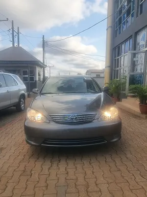 Toyota Camry LE 4dr Sedan (2.4L 4cyl 5A) 2005 Gray