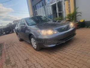 Toyota Camry LE 4dr Sedan (2.4L 4cyl 5A) 2005 Gray