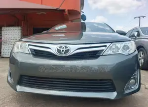 Toyota Camry XLE 4dr Sedan (2.5L 4cyl 6A) 2013 Gray