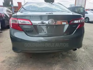Toyota Camry XLE 4dr Sedan (2.5L 4cyl 6A) 2013 Gray