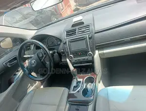 Toyota Camry XLE 4dr Sedan (2.5L 4cyl 6A) 2013 Gray