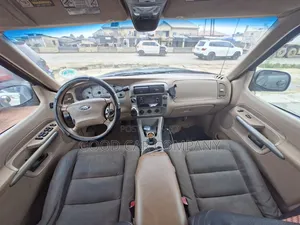 Ford Explorer 2001 Green