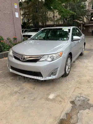 Toyota Camry XLE 4dr Sedan (2.5L 4cyl 6A) 2013 Silver