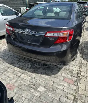Toyota Camry XLE 4dr Sedan w/Prod. End 11/13 (2.5L 4cyl 6A) 2014 Gray