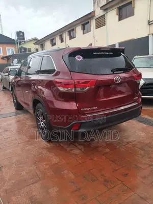 Toyota Highlander SE 4x4 V6 (3.5L 6cyl 8A) 2017 Burgundy