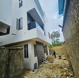 5bdrm Duplex in Akura Estate,, GRA Phase 1 for sale