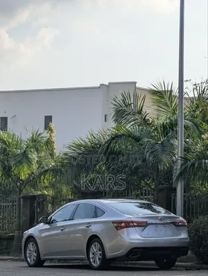Toyota Avalon XLE Sedar FWD (3.5L 6cyl 6A) 2013 Silver