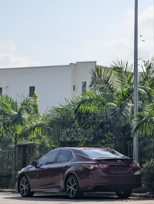 Toyota Camry SE FWD (2.5L 4cyl 8AM) 2018 Red