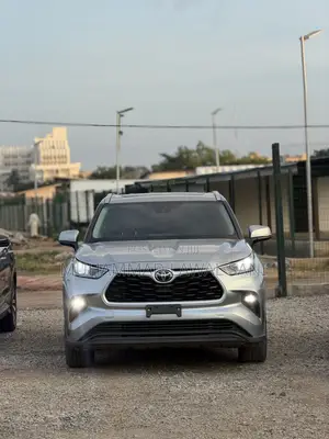 Toyota Highlander 2021 Silver