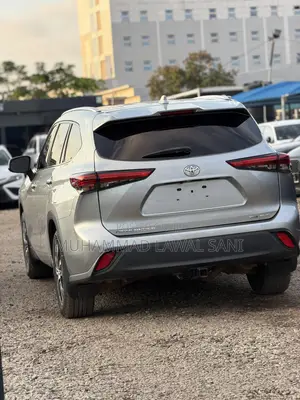 Toyota Highlander 2021 Silver