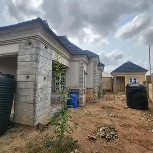2bdrm Block of Flats in Akala Express for sale