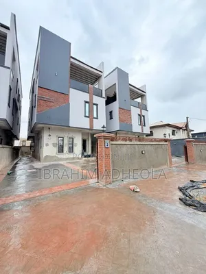 5bdrm Duplex in Opebi for sale