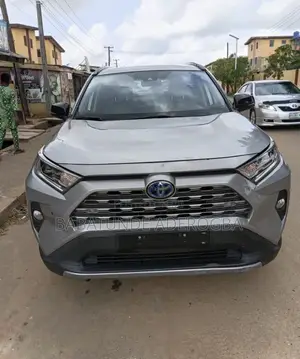 Toyota RAV4 LE FWD 2020 Gray