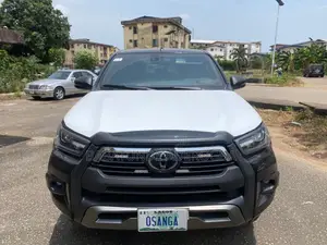 Toyota Hilux Revo Double Cab Deisel 2.4 AWD 2022 Black