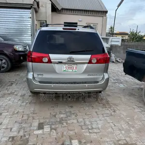 Toyota Sienna XLE Limited AWD 2006 Silver