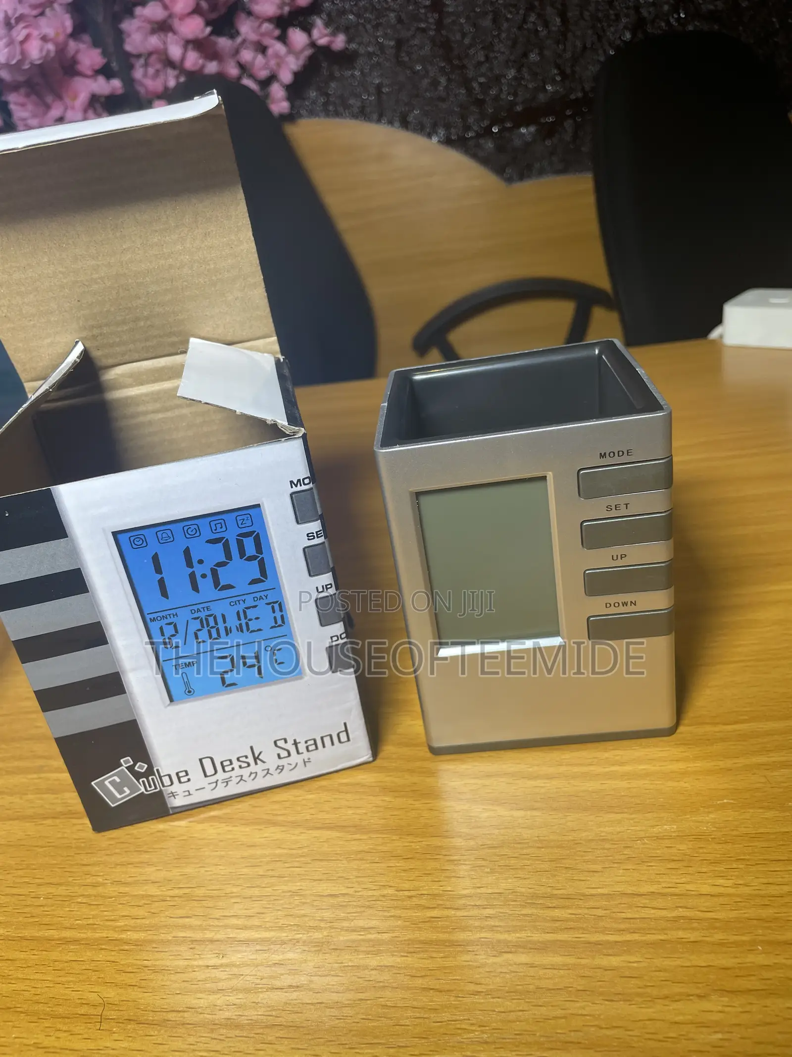 Cube Desk Stand