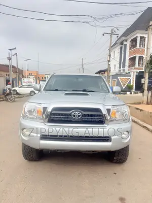Toyota Tacoma X-Runner V6 2010 Silver