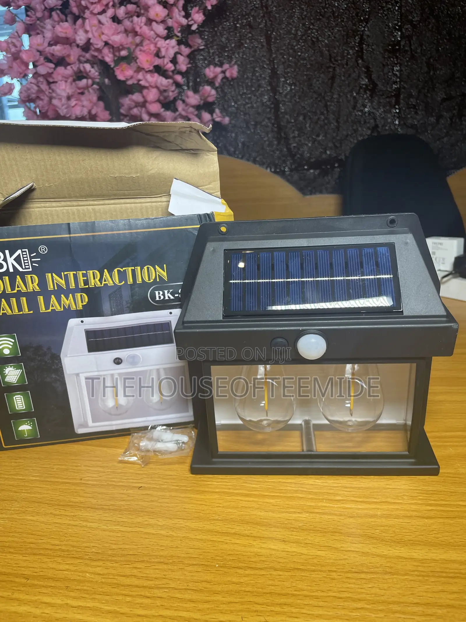 Solar Interaction Wall Lamp