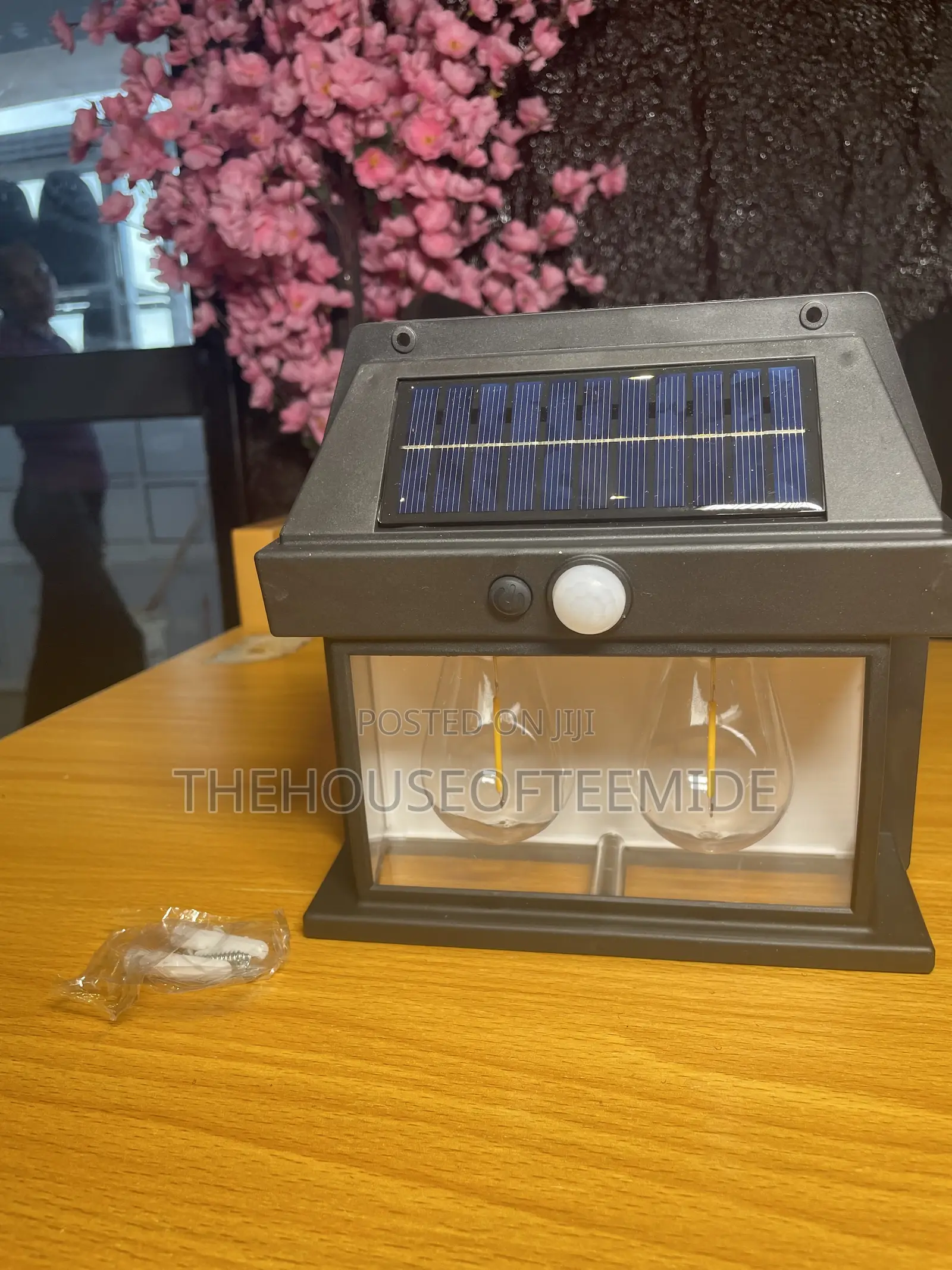 Solar Interaction Wall Lamp