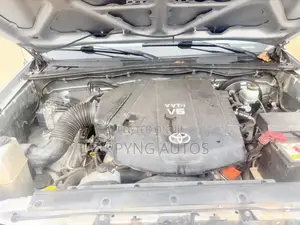 Toyota Tacoma X-Runner V6 2010 Silver