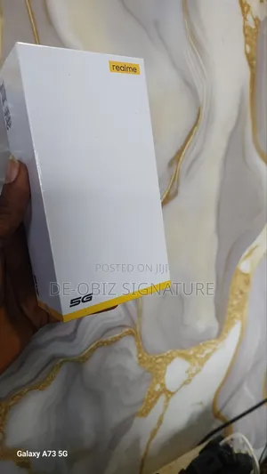 New Realme V30 128 GB Black