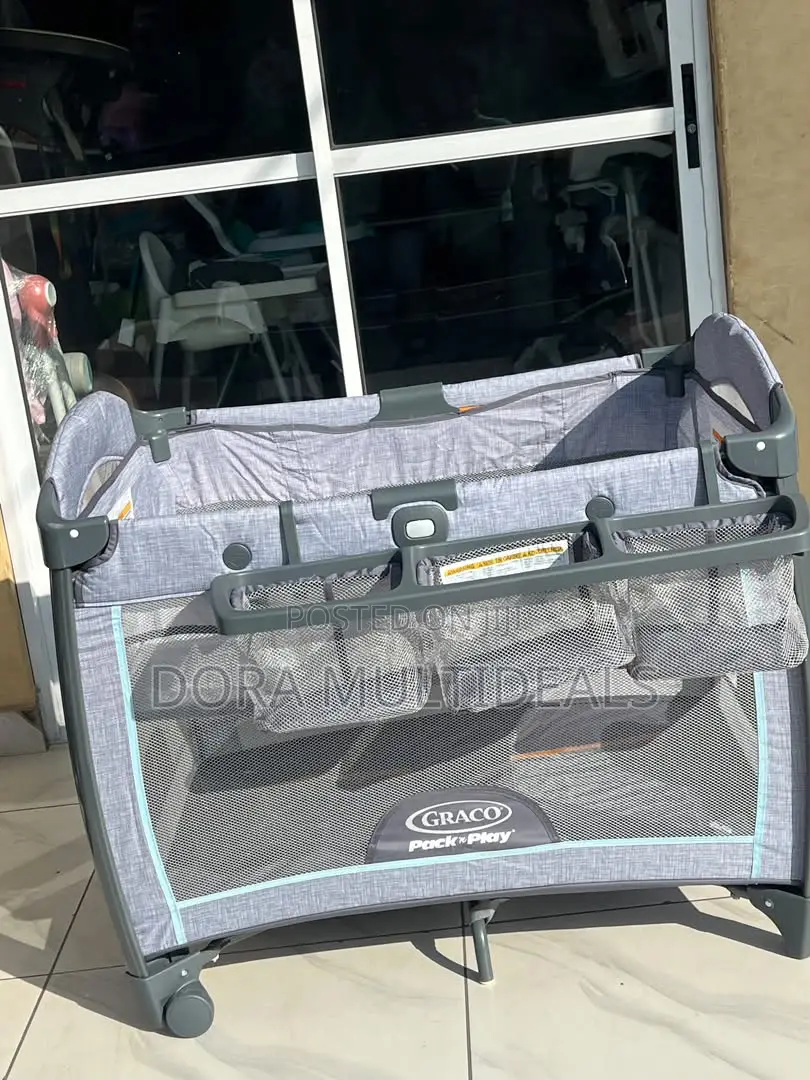 Graco Imported Cot With Storage Space and Mosquito Net