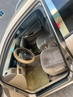 Toyota Corolla LE 2005 Gold